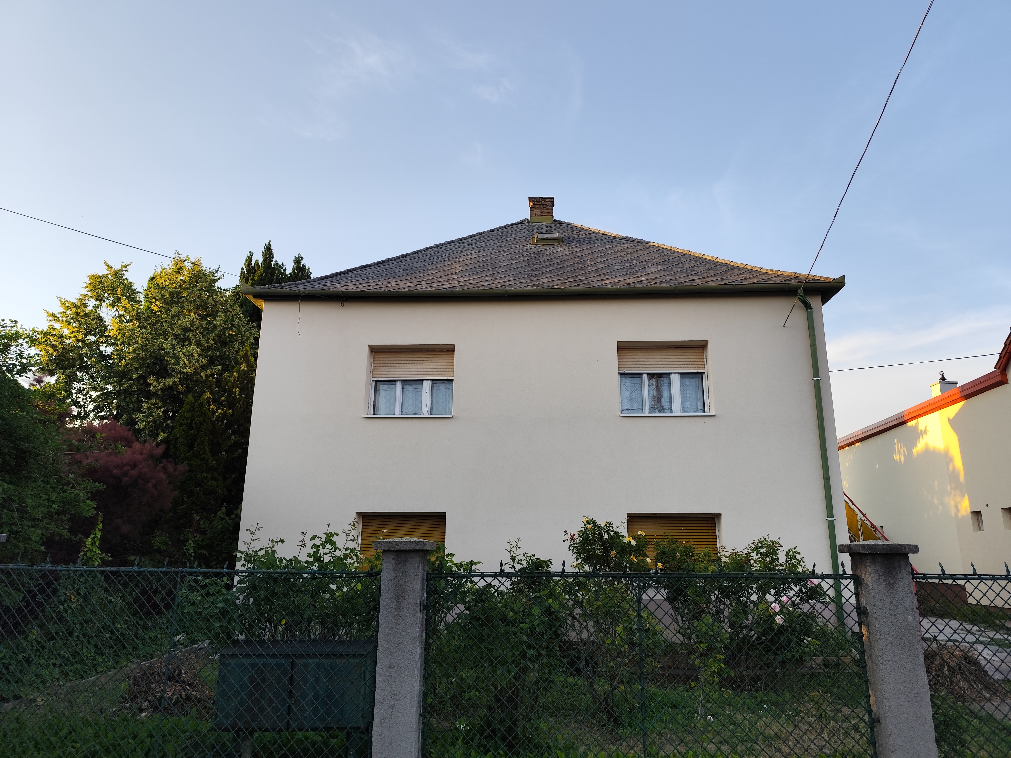 in Ecser, just at the border of Budapest, house for rent for long term