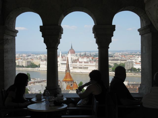 Parlament_Orsz�gh�z_vend�gh�z_tiszta_olcs�_sz�ll�s_Budapesten